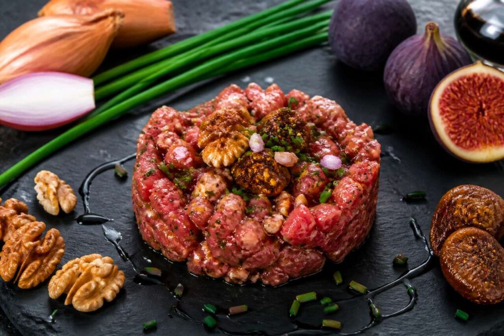 Tartare de magret de canard aux noix et figues