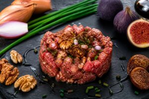Tartare de magret de canard aux noix et figues