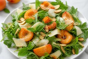 Salade d'abricots et parmesan : une recette estivale rafraîchissante